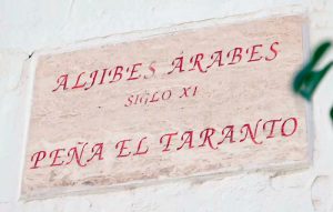 placa de piedra Aljibes Árabes Almería