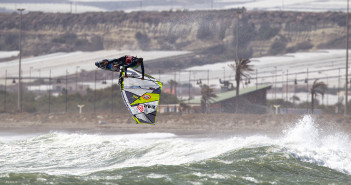 Víctor Fernández Center windsurf