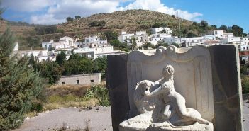 Beires Almería, estatua