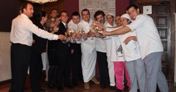 La Costa y Alejandro únicos restaurantes de Andalucía Oriental con estrella Michelín El equipo de La Costa celebra la estrella Michelín 2015