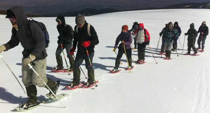 BENEFICIOS DE SENDERISMO EN LA NIEVE CON RAQUETAS - Mancomunidad