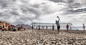 Tenis playa en invierno en Cabo de Gata