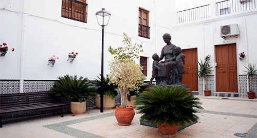 plazacon escultura en-Gádor-Almería