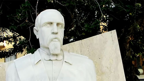 Nicolas Salmeróan estatua en Almería