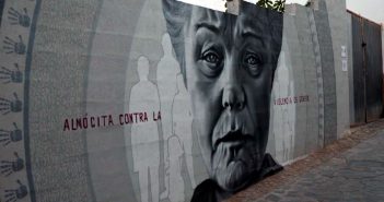 Pintura señora en pared Almocita Almería