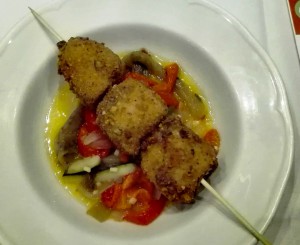 Bacalao con crujiente de frutos secos y escalivada