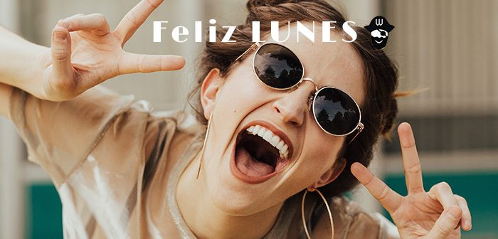 CHICA CON GAFAS