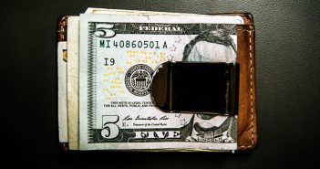 billetera con dinero