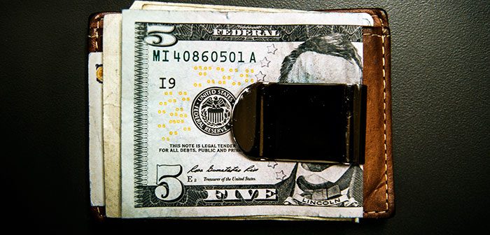 billetera con dinero