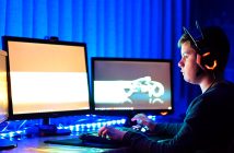 niño jugando PC