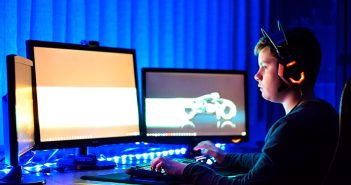 VPN la seguridad de las comunicaciones en juegos niño jugando PC