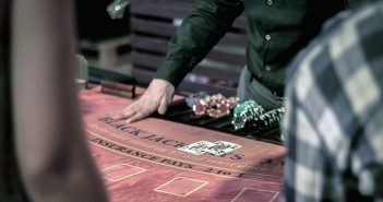manos en esa de juego casino