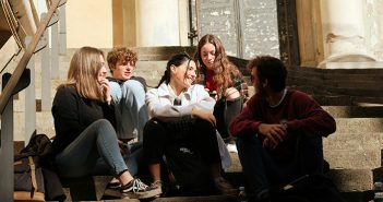 JOVENES HABLANDO
