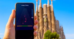 mano con smartphone