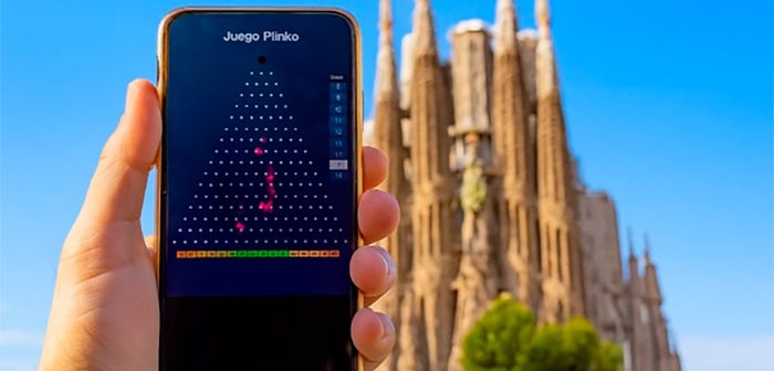 mano con smartphone