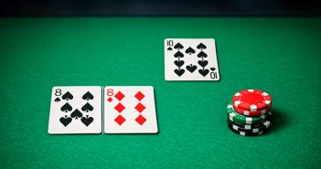 tapete de juego y cartas