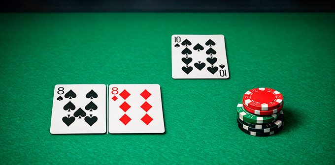 tapete de juego y cartas